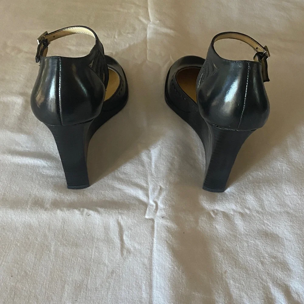 Gianni Bini Black Heeled Shoes - Picture 4 of 6